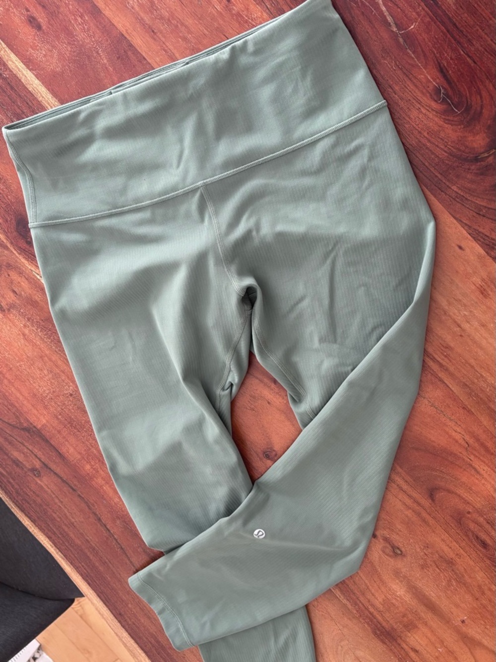 Lululemon Ribbed Wunder Train size 10 length 25m’’ legging - Eucalyptus color